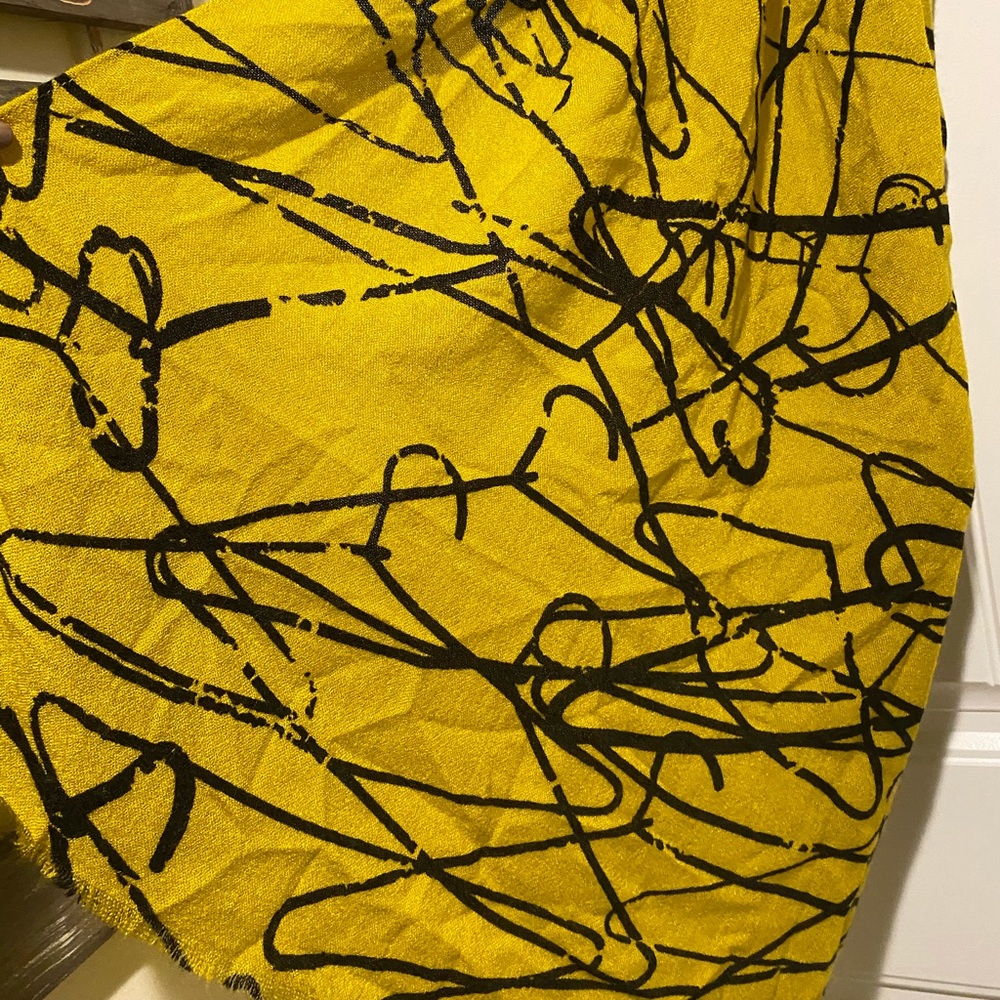 CUTEST SCARF/WRAP! It’s hangers all over it!